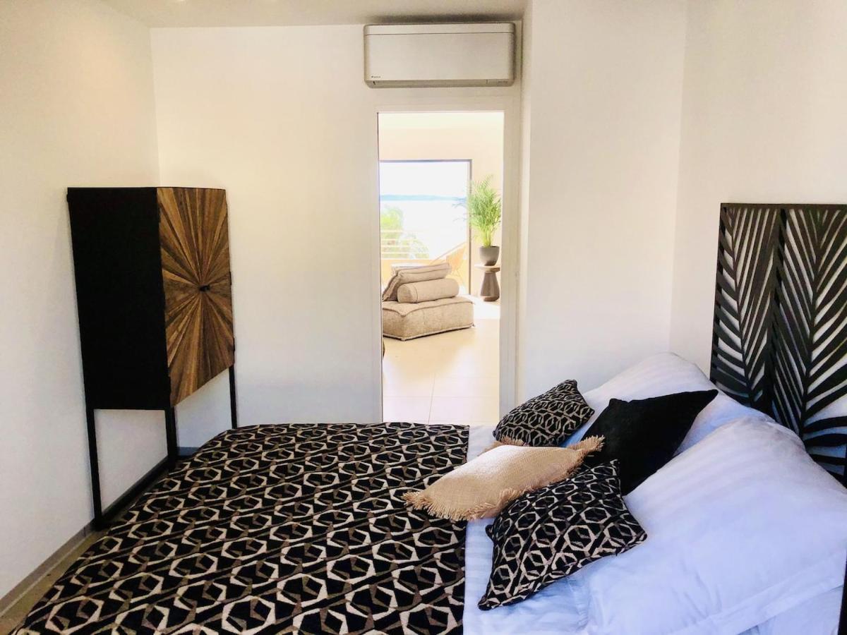 לה לבאנדו Appartement T3 Lumineux Traversant Totalement Neuf En Face De La Plage Front De Mer Vue Sur Les Iles Vue Mer Panoramique Assuree Residence De La Plage Centre Ville Du Lavandou 3Eme Etage Avec Ascenseur Appartement T3 מראה חיצוני תמונה