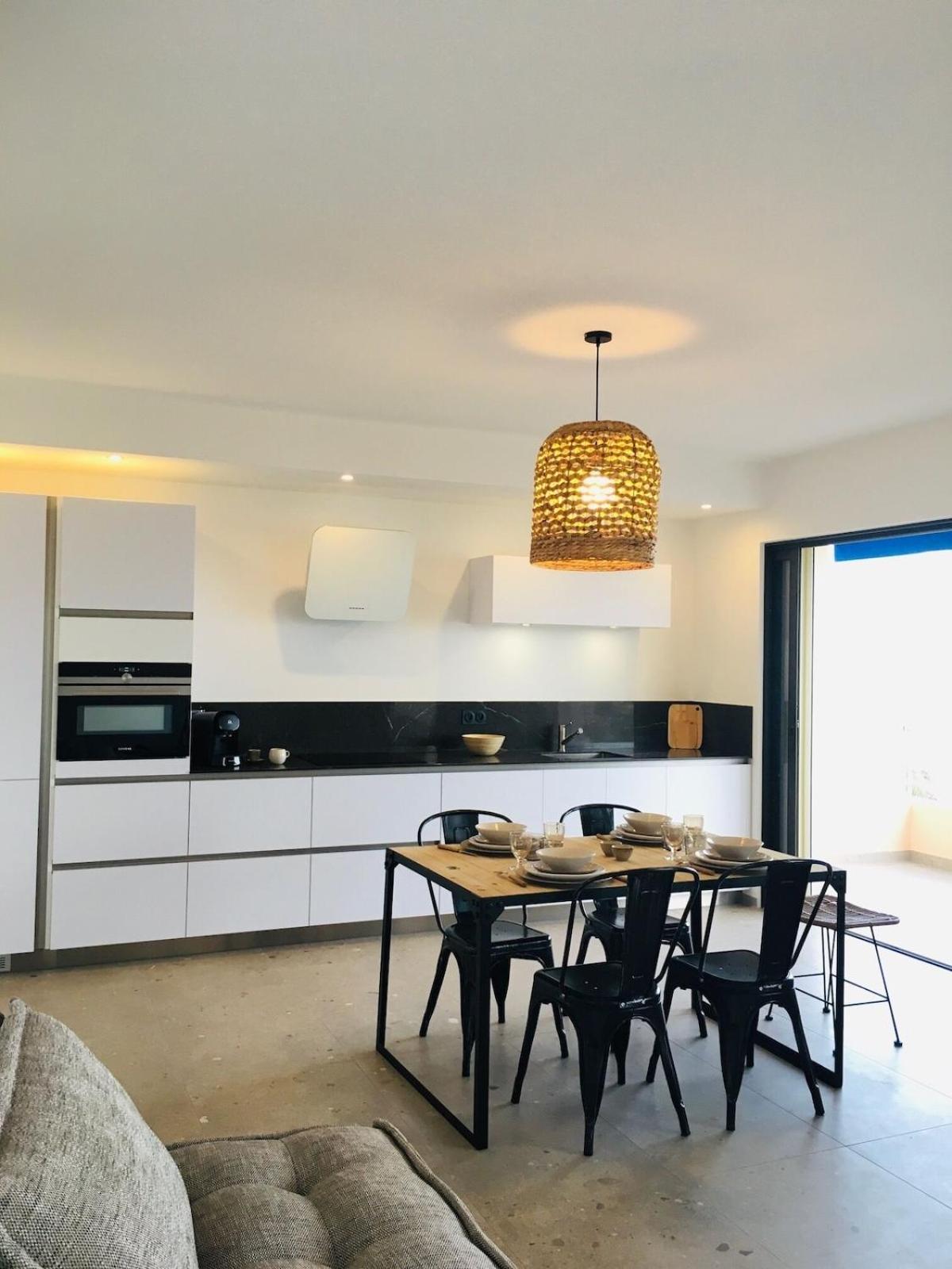 לה לבאנדו Appartement T3 Lumineux Traversant Totalement Neuf En Face De La Plage Front De Mer Vue Sur Les Iles Vue Mer Panoramique Assuree Residence De La Plage Centre Ville Du Lavandou 3Eme Etage Avec Ascenseur Appartement T3 מראה חיצוני תמונה