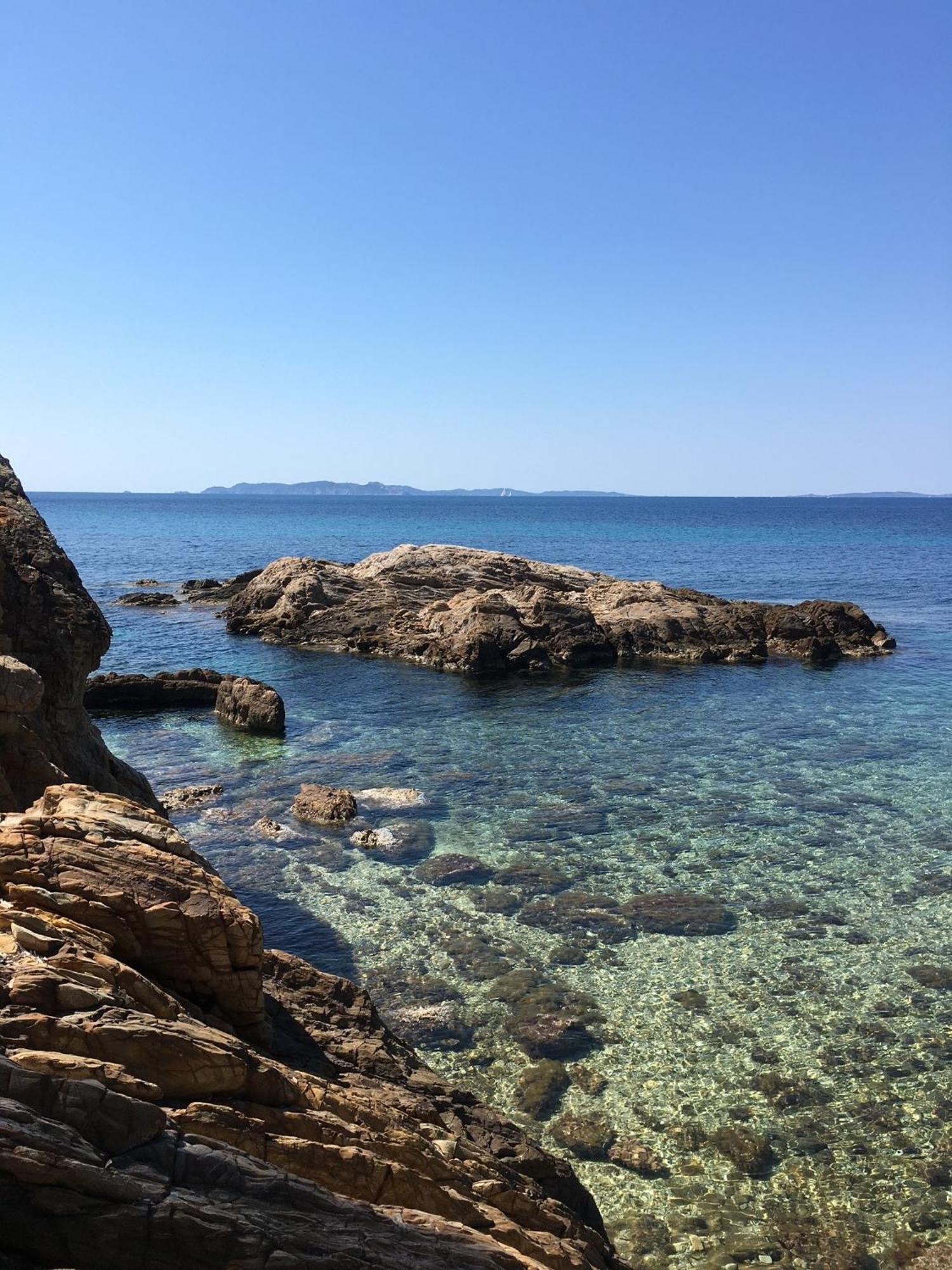 לה לבאנדו Appartement T3 Lumineux Traversant Totalement Neuf En Face De La Plage Front De Mer Vue Sur Les Iles Vue Mer Panoramique Assuree Residence De La Plage Centre Ville Du Lavandou 3Eme Etage Avec Ascenseur Appartement T3 מראה חיצוני תמונה