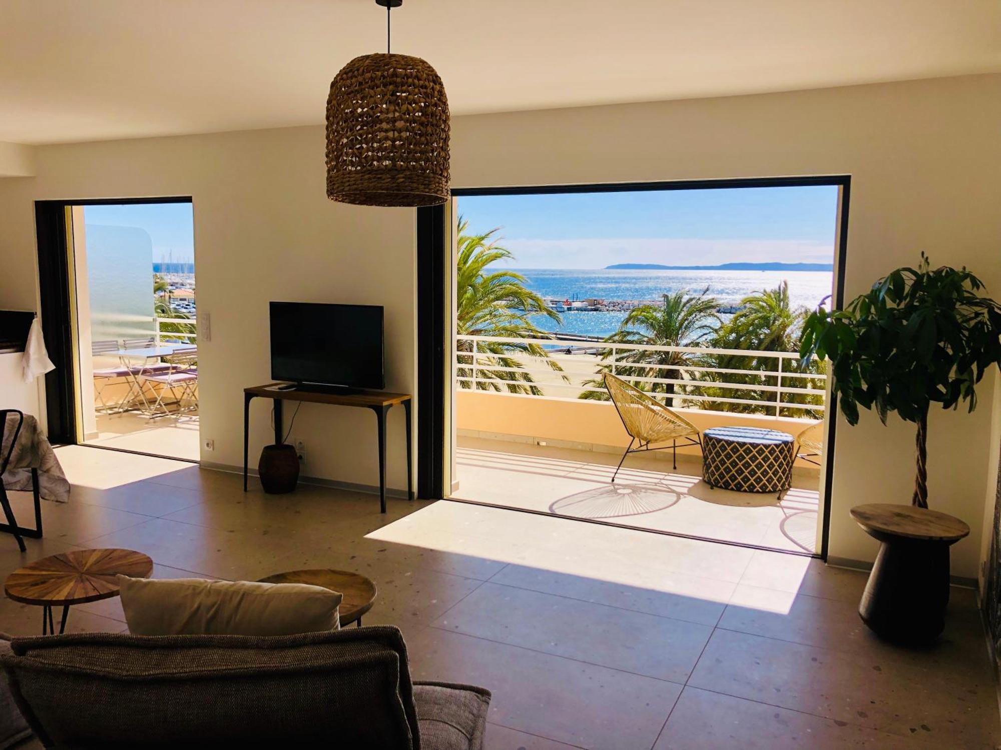 לה לבאנדו Appartement T3 Lumineux Traversant Totalement Neuf En Face De La Plage Front De Mer Vue Sur Les Iles Vue Mer Panoramique Assuree Residence De La Plage Centre Ville Du Lavandou 3Eme Etage Avec Ascenseur Appartement T3 מראה חיצוני תמונה