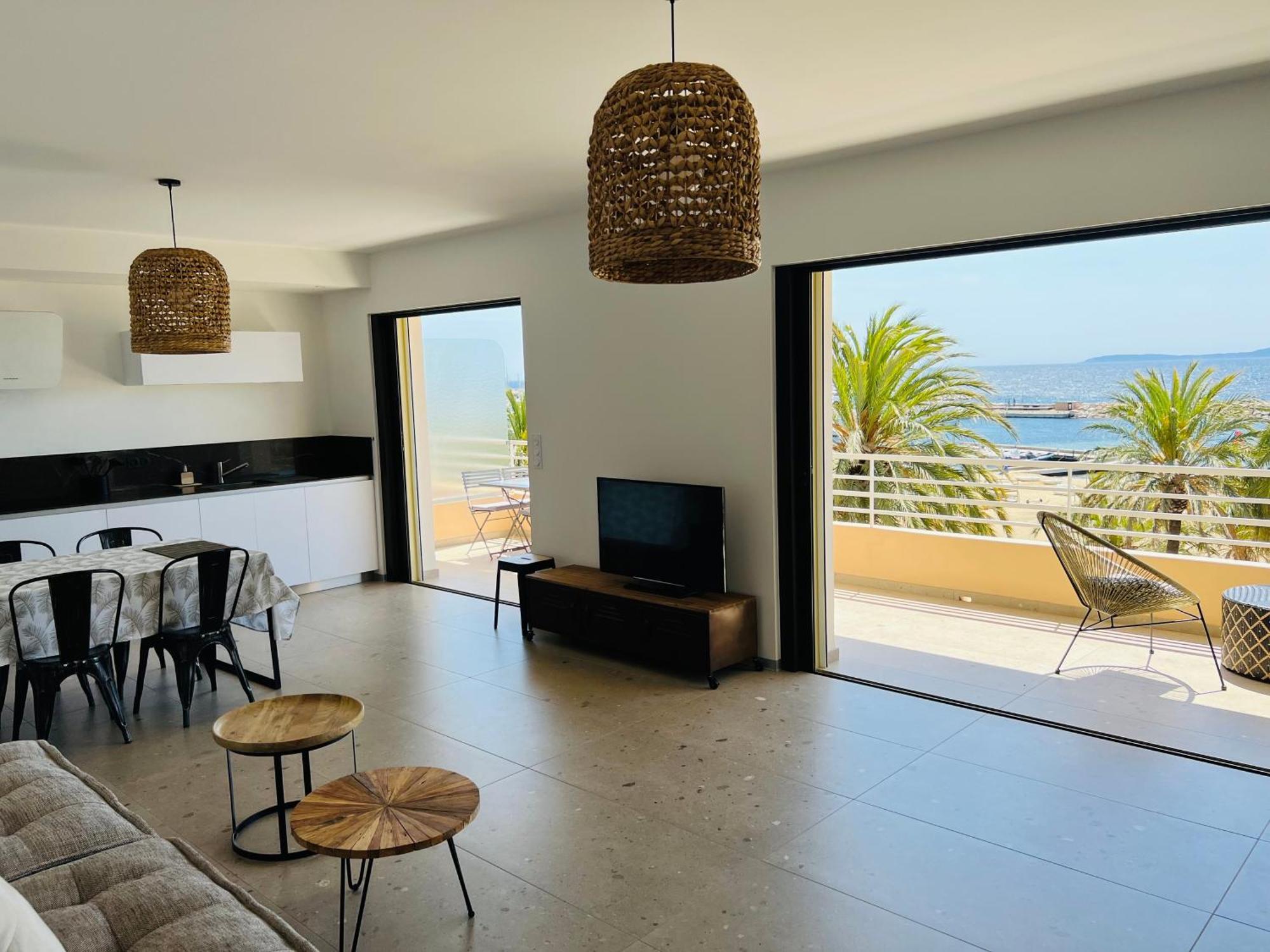 לה לבאנדו Appartement T3 Lumineux Traversant Totalement Neuf En Face De La Plage Front De Mer Vue Sur Les Iles Vue Mer Panoramique Assuree Residence De La Plage Centre Ville Du Lavandou 3Eme Etage Avec Ascenseur Appartement T3 מראה חיצוני תמונה