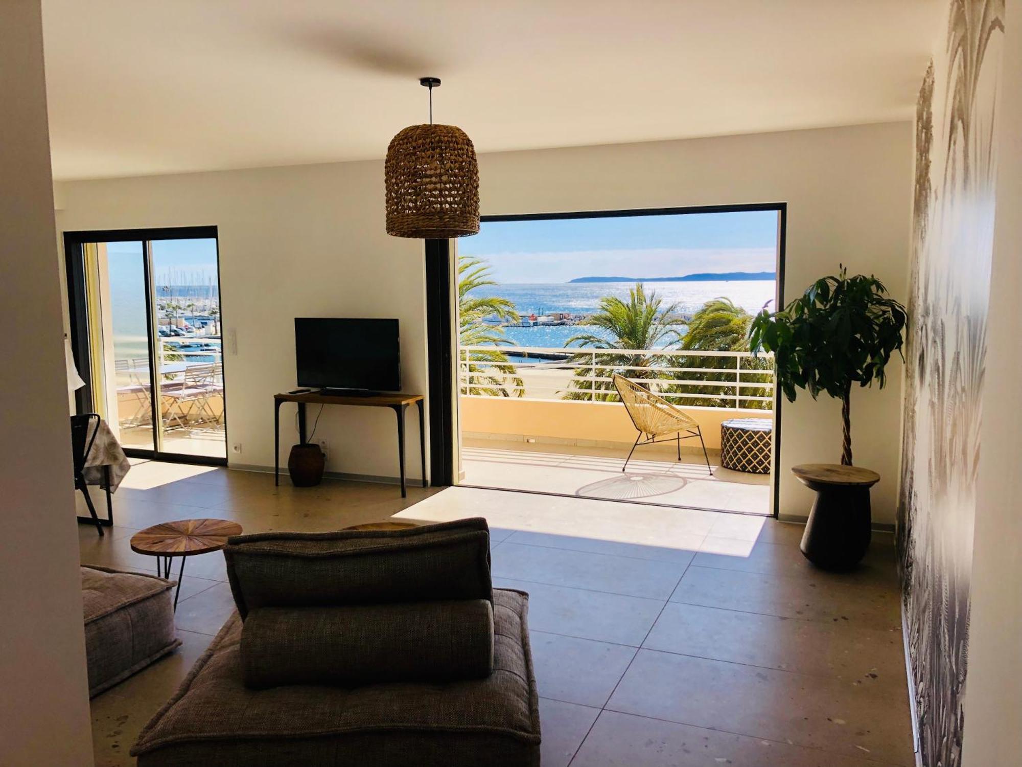 לה לבאנדו Appartement T3 Lumineux Traversant Totalement Neuf En Face De La Plage Front De Mer Vue Sur Les Iles Vue Mer Panoramique Assuree Residence De La Plage Centre Ville Du Lavandou 3Eme Etage Avec Ascenseur Appartement T3 מראה חיצוני תמונה