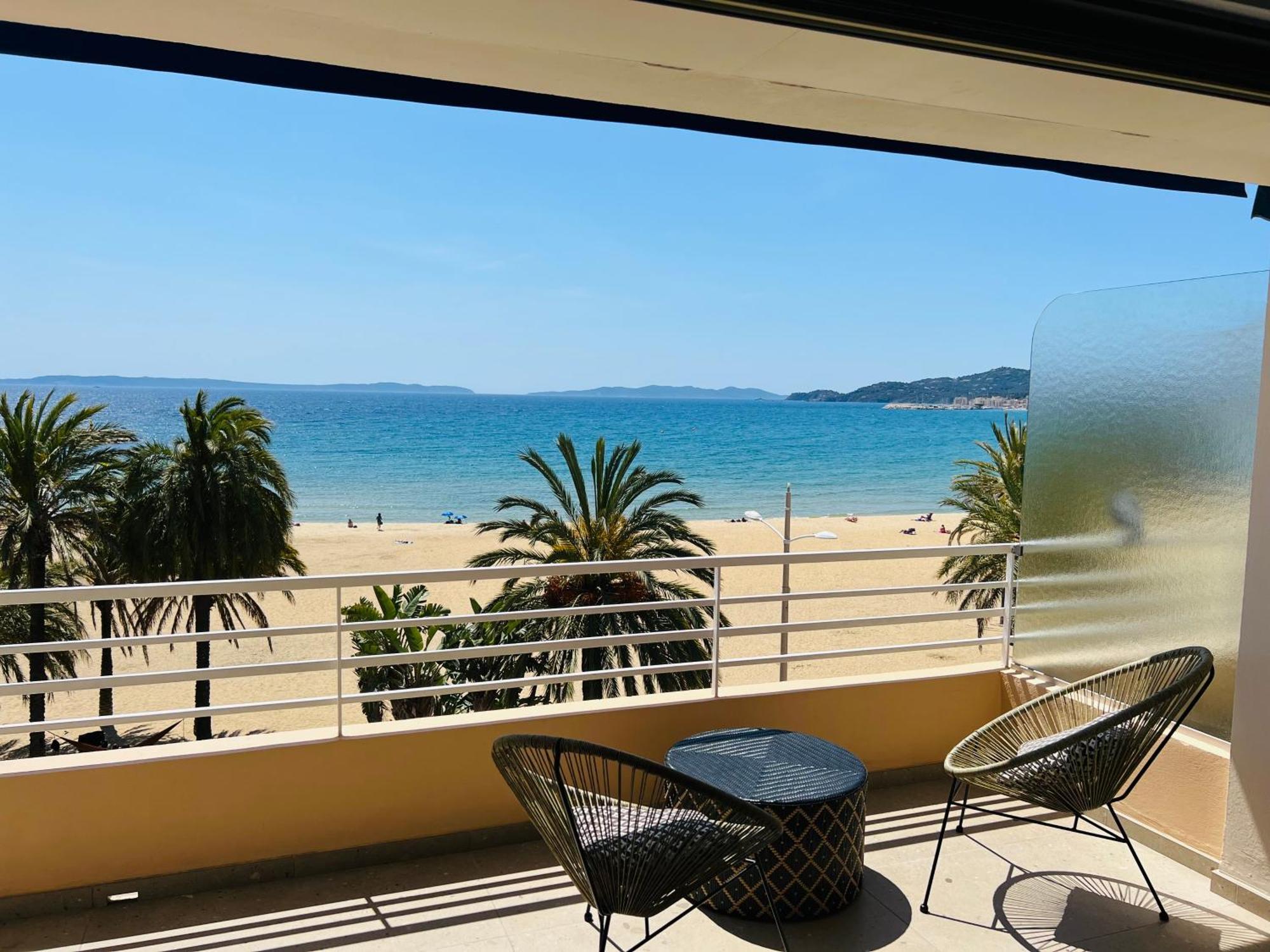 לה לבאנדו Appartement T3 Lumineux Traversant Totalement Neuf En Face De La Plage Front De Mer Vue Sur Les Iles Vue Mer Panoramique Assuree Residence De La Plage Centre Ville Du Lavandou 3Eme Etage Avec Ascenseur Appartement T3 מראה חיצוני תמונה
